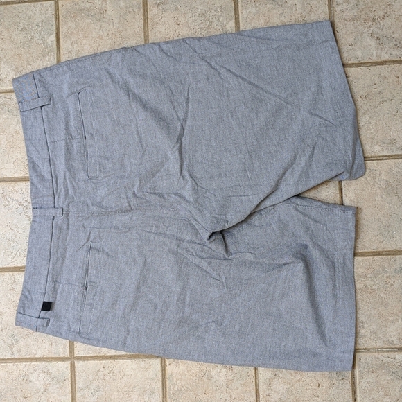 Lululemon Men's Shorts - Size 32 - Picture 3 of 4